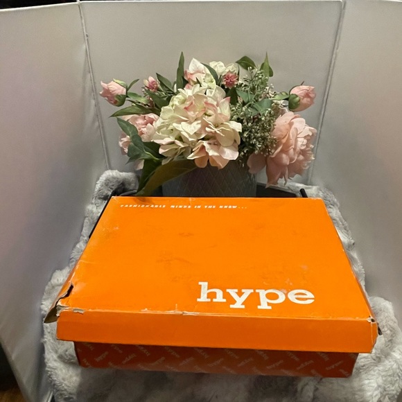 HYPE-BLACK LEATHER PUMPS WITH SHEER CLOTH OVERLAY-8 1/2M - Picture 13 of 15